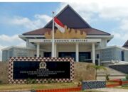 PERJALANAN DINAS SEHARGA Rp 14,3 MILYAR DI BALIK ANGGARAN DPRD PRINGSEWU YANG MENYIRKAN REALITAS RAKYAT