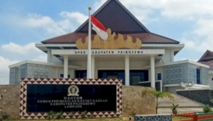 PERJALANAN DINAS SEHARGA Rp 14,3 MILYAR DI BALIK ANGGARAN DPRD PRINGSEWU YANG MENYIRKAN REALITAS RAKYAT